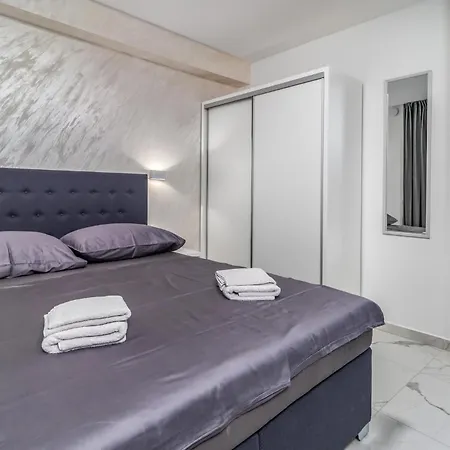 Holiday home 3 Bedroom Cozy In Dramalj