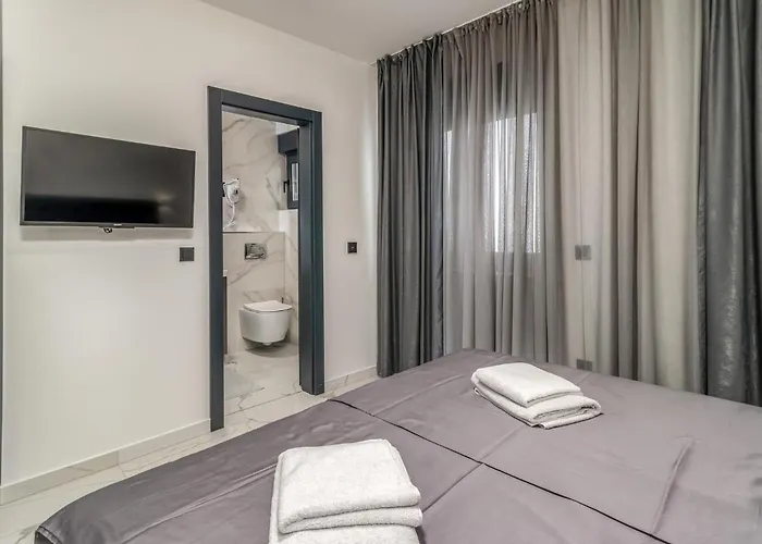 3 Bedroom Cozy In *